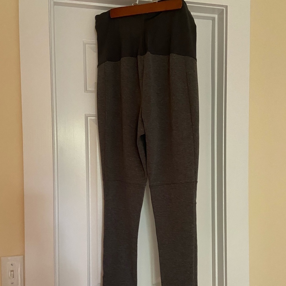 Liz Lange Maternity Grey Legging Comfy Pant Size Medium - Picture 6 of 7